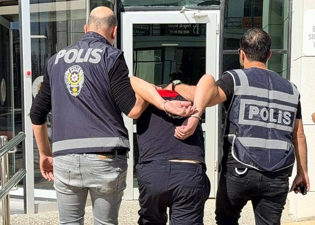 Psikopat itfaiyeci evine benzin döküp yaktı: 1 ölü 3